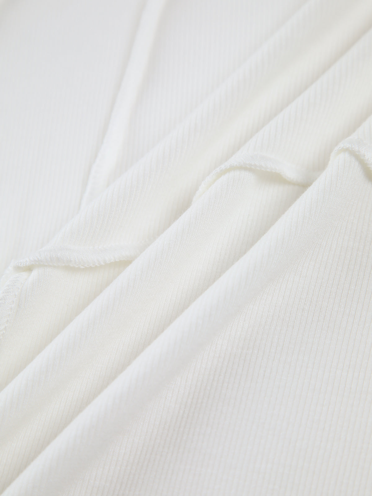 Damska bluzka basic – biała, slim fit, z długim rękawem