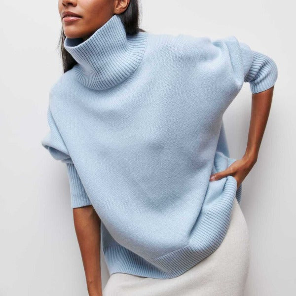 Damski sweter oversize z golfem – jesień/zima – błękitny