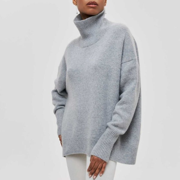 Damski sweter oversize z golfem – jesień/zima – błękitny