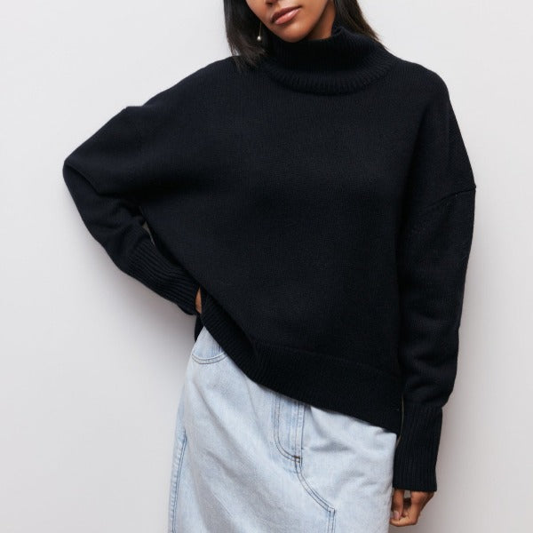 Damski sweter oversize z golfem – jesień/zima – błękitny